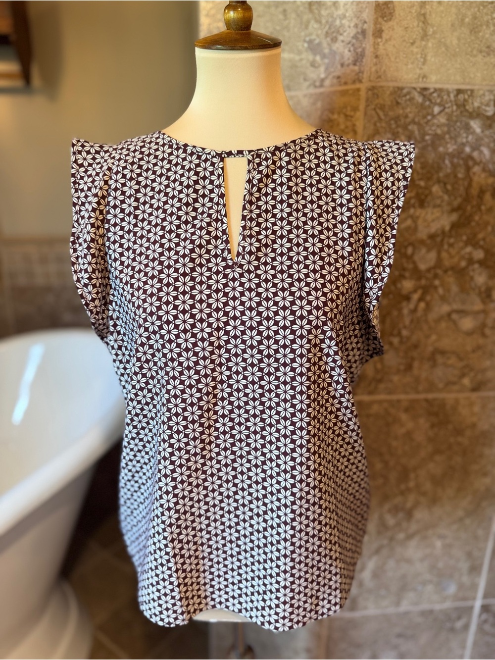 Ann Taylor Factory plum and Cream Sleeveless Keyhole Blouse xs